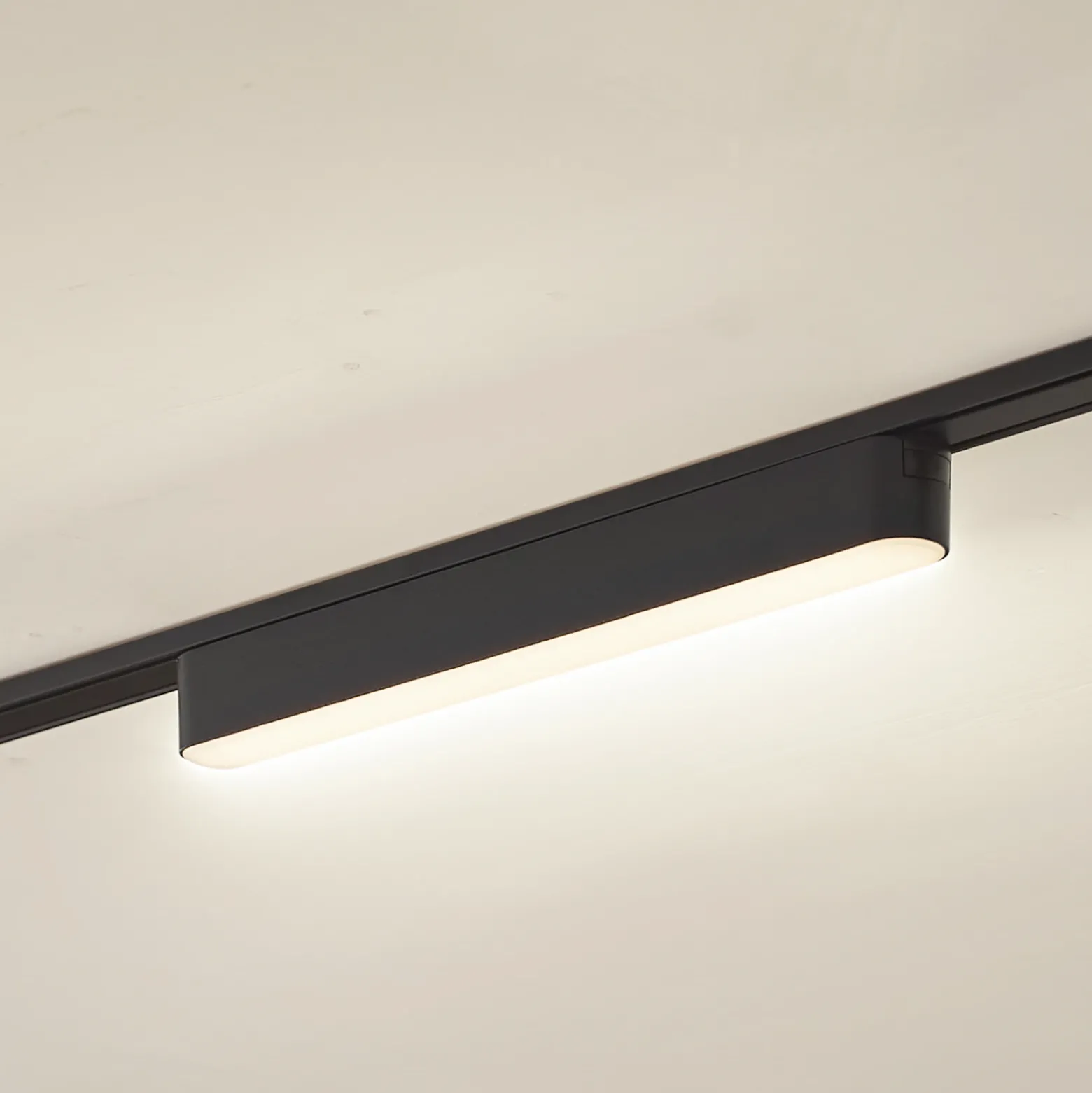 Lindby tira LED 48 V Lumaro,negro,10W,plástico,atenuable