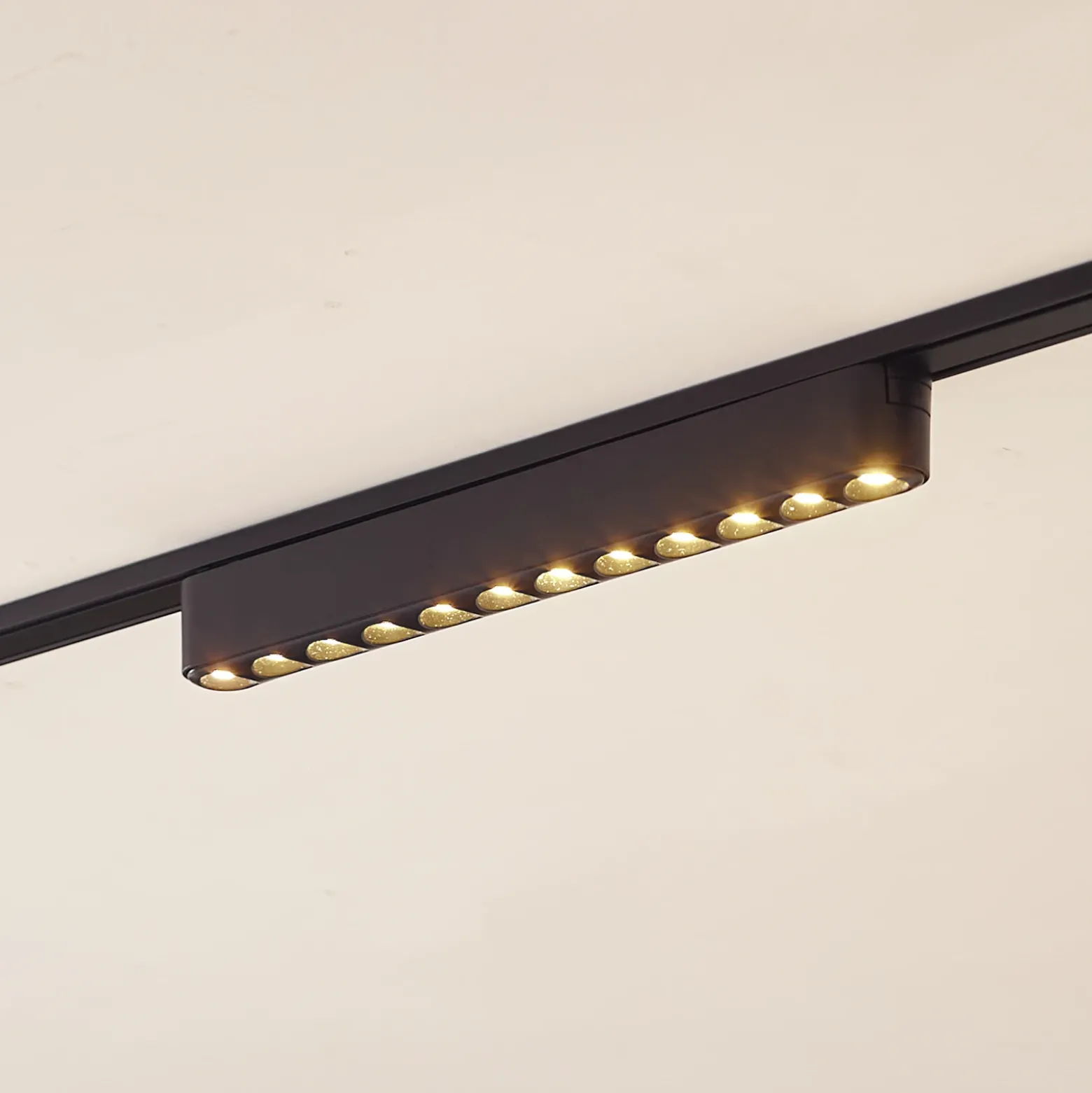 Lindby tira LED 48V Lumaro,negro,12 puntos,2,4cm,atenuable