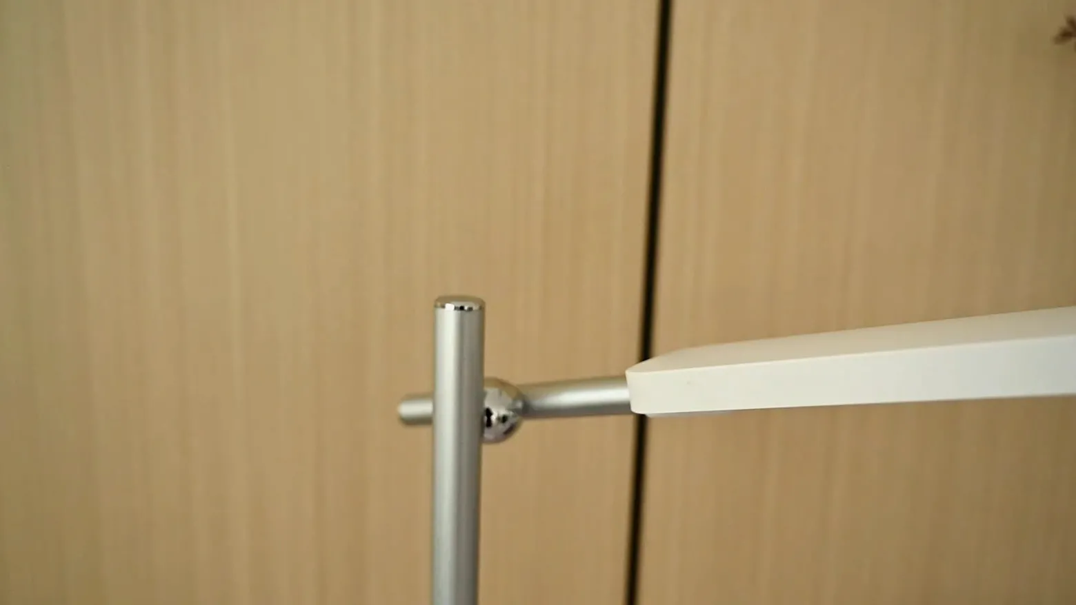 Lindby Valtorin Lámpara de mesa LED, blanca