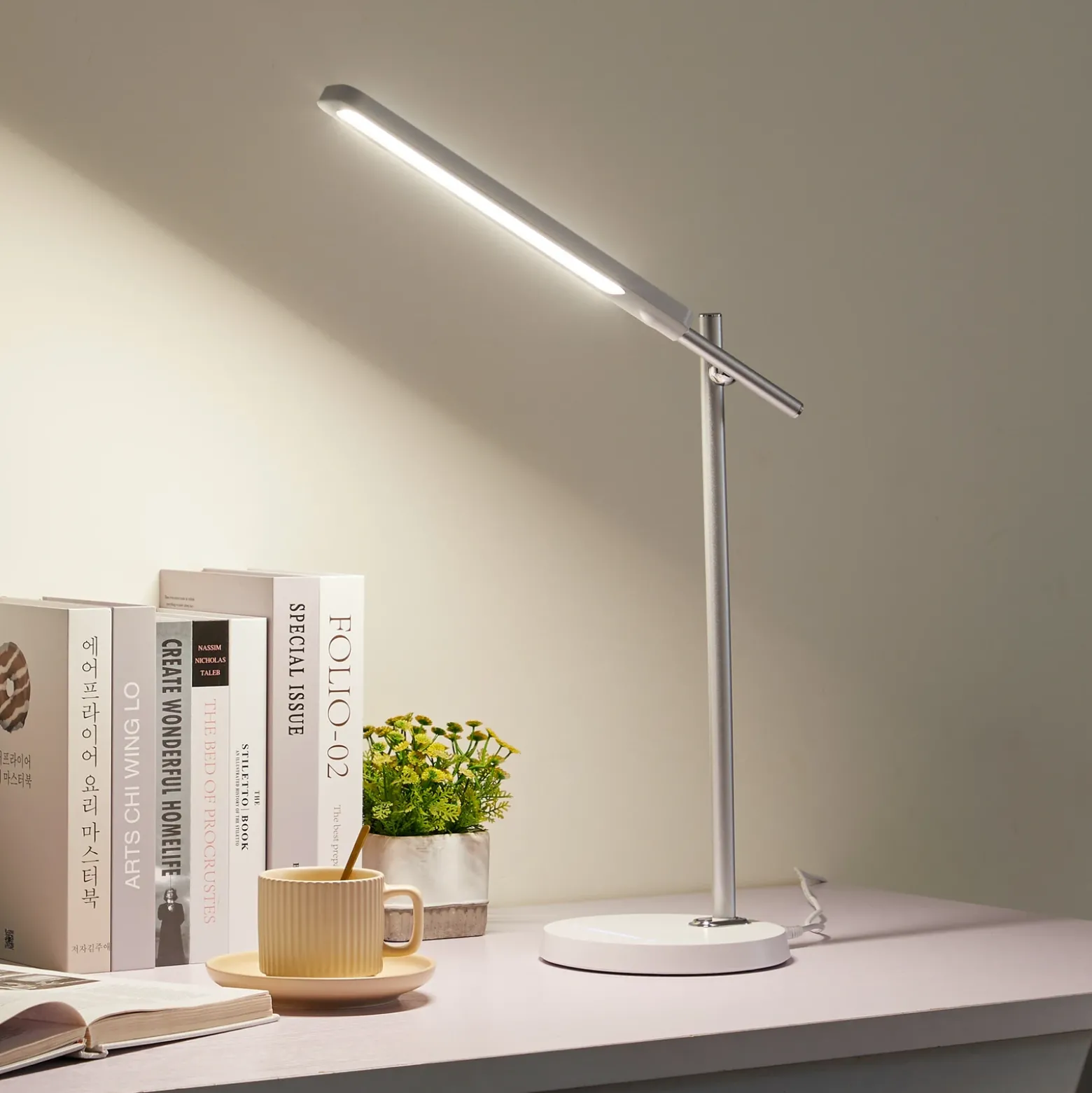 Lindby Valtorin Lámpara de mesa LED, blanca
