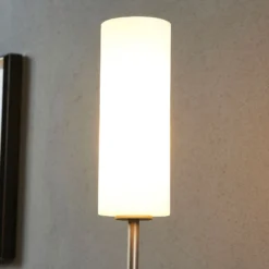 Lindby Vinsta lámpara de pie, altura 153 cm, blanco, cristal, metal