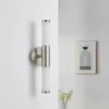 Llamativa lámpara de pared Palmo, 2 llamas, níquel