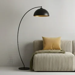 Lámpara arqueada Jonera de Lindby, negra, metal, E27, altura 185 cm