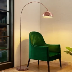 Lámpara arqueada Lennart de Lindby, de cobre, regulable en altura, E27