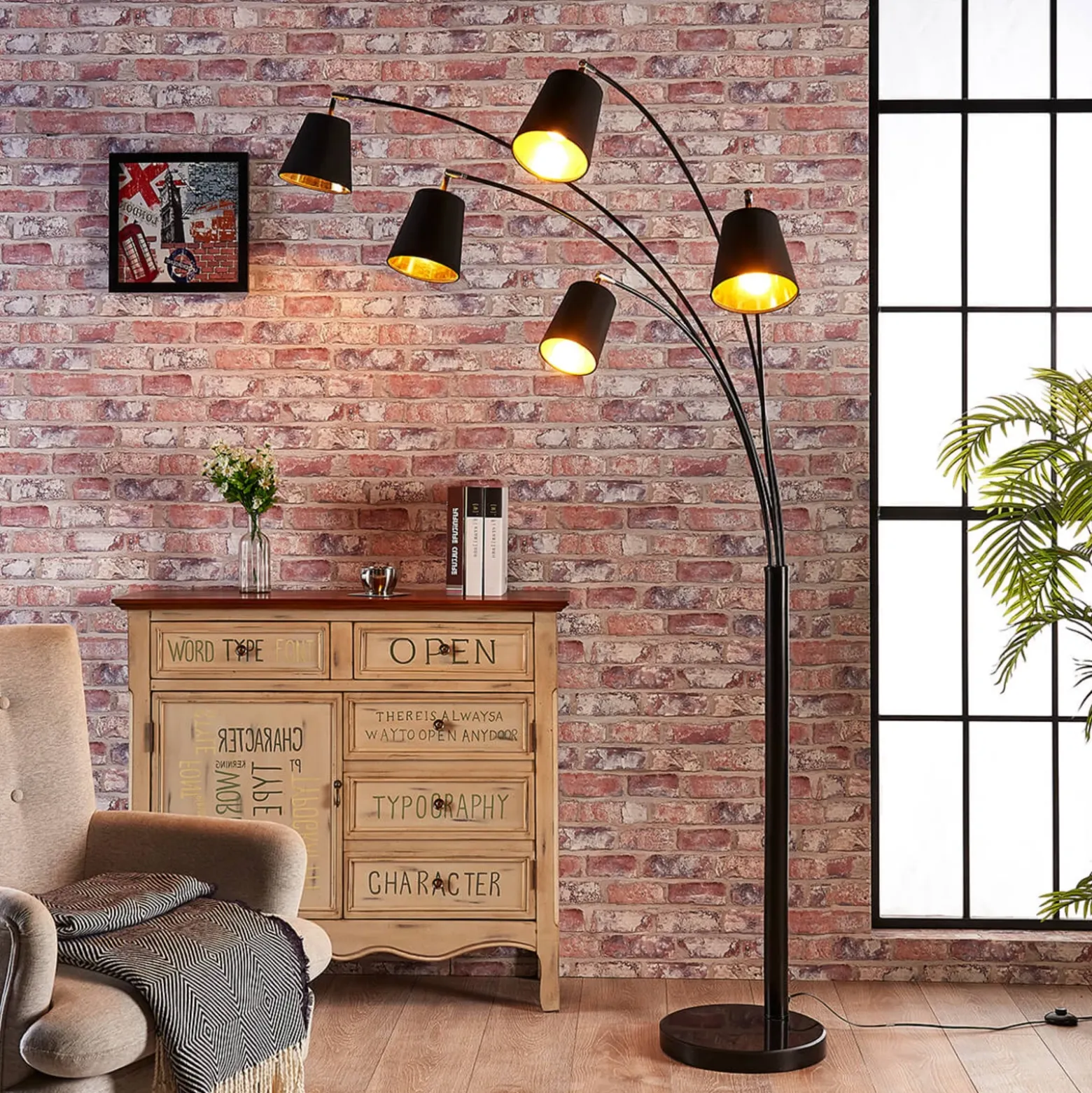 Lámpara arqueada Lindby Tinne, negro/dorado, mármol, 5 luces, E14