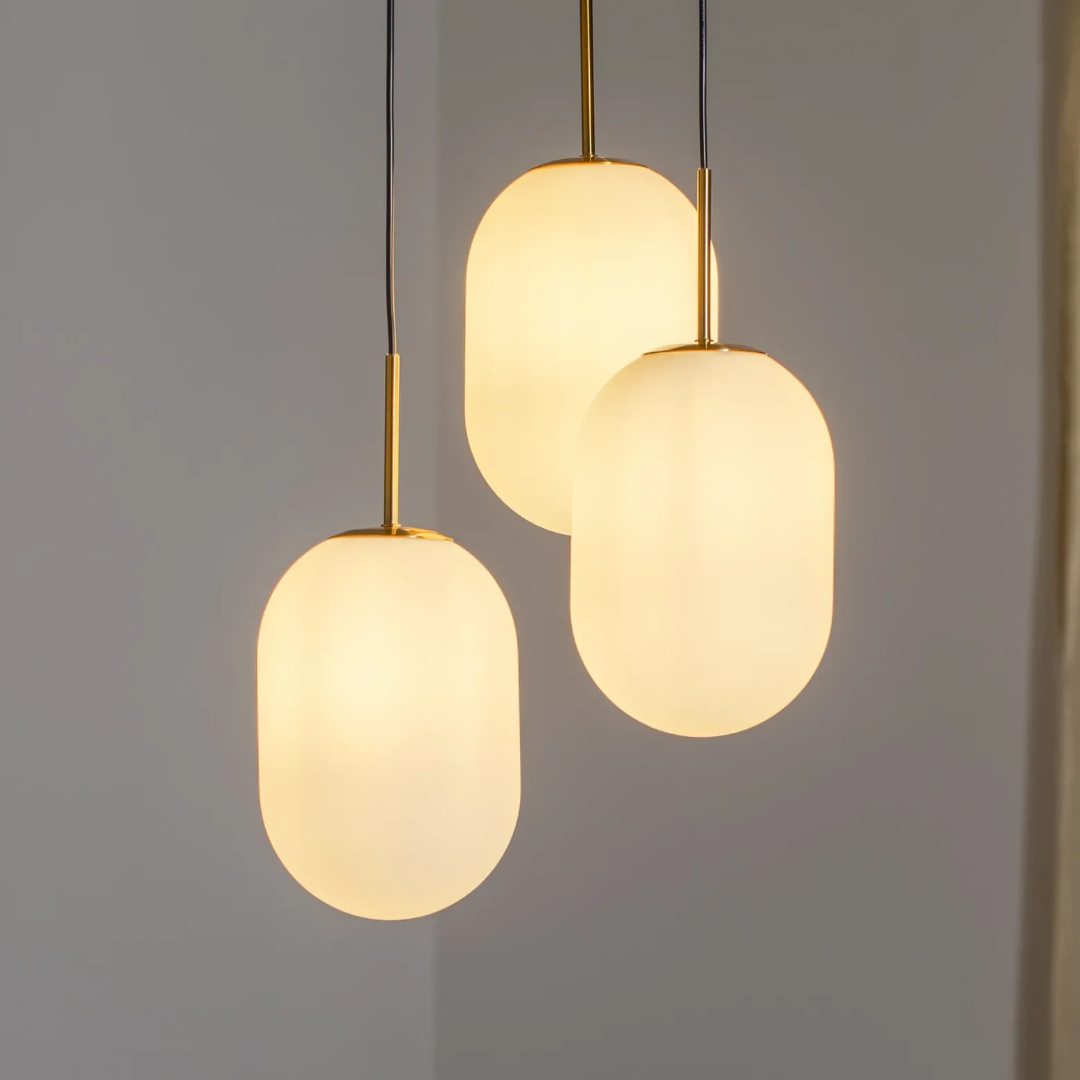 Lámpara colgante Alias, metal dorado, cristal opalino, 3 luces redonda