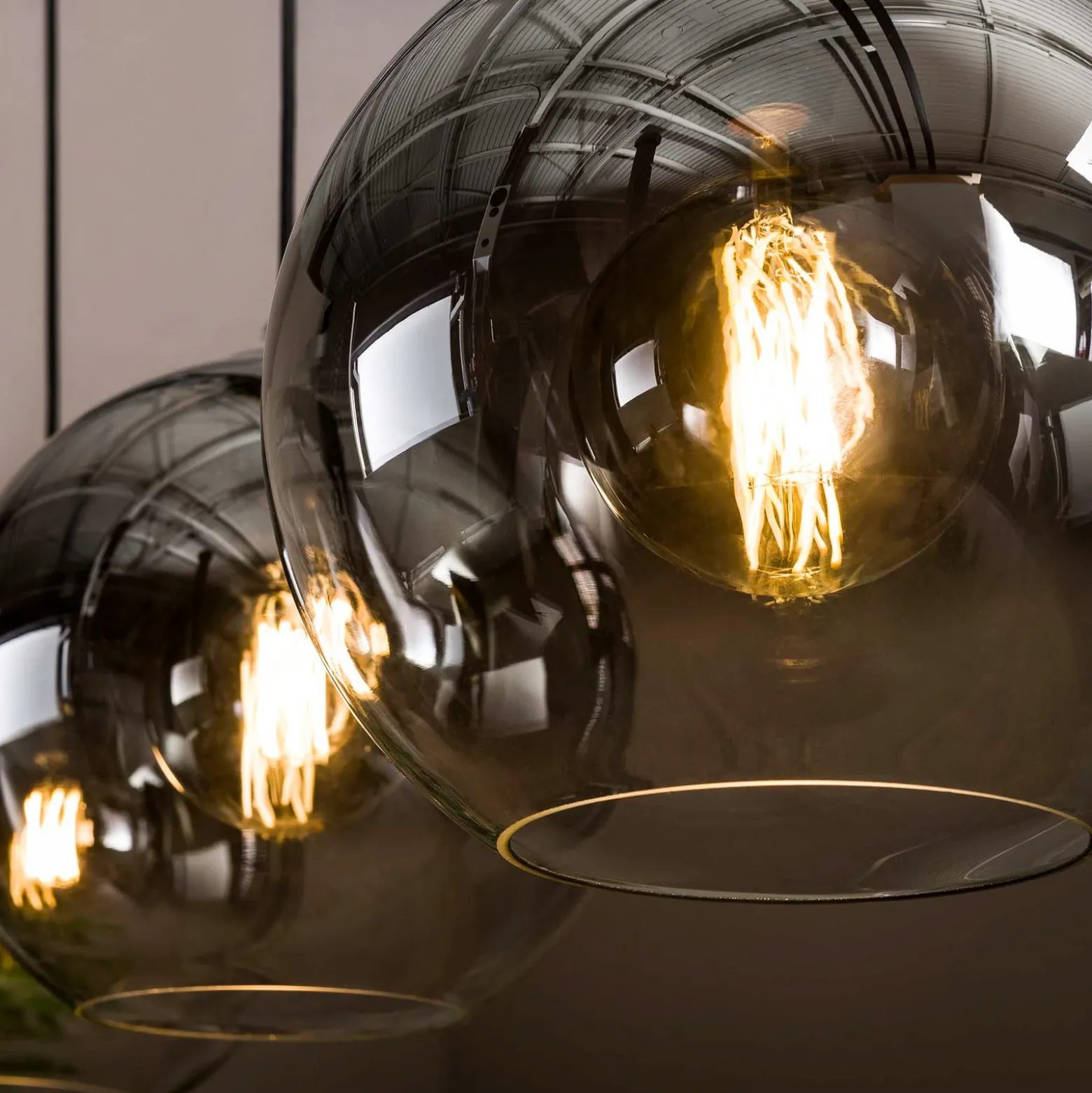 Lámpara colgante Allessandra, 3 luces, Ø 29 cm, gris humo, cristal