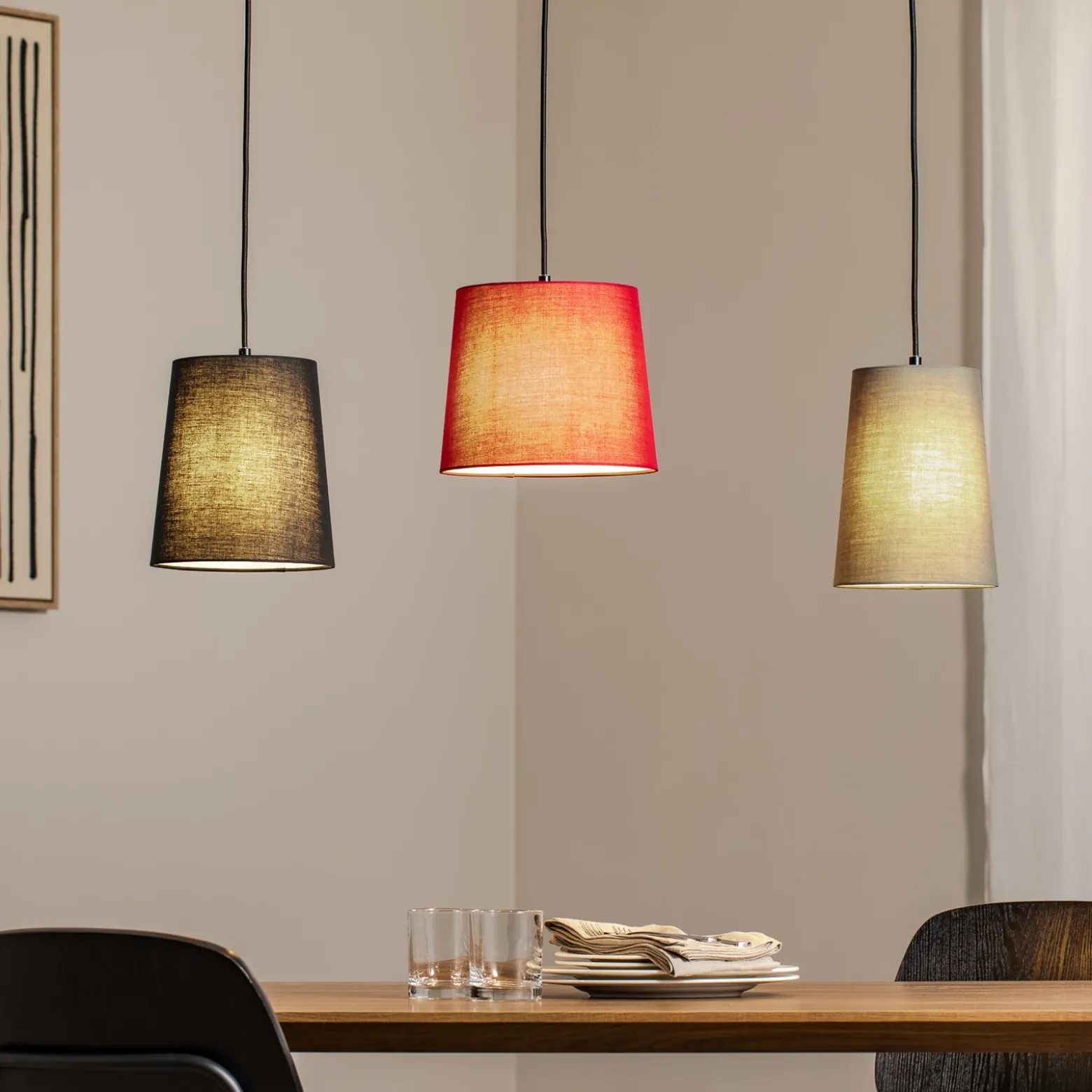Lámpara colgante Amilia de Lindby, de tela, con 3 luces, roja/gris/negra
