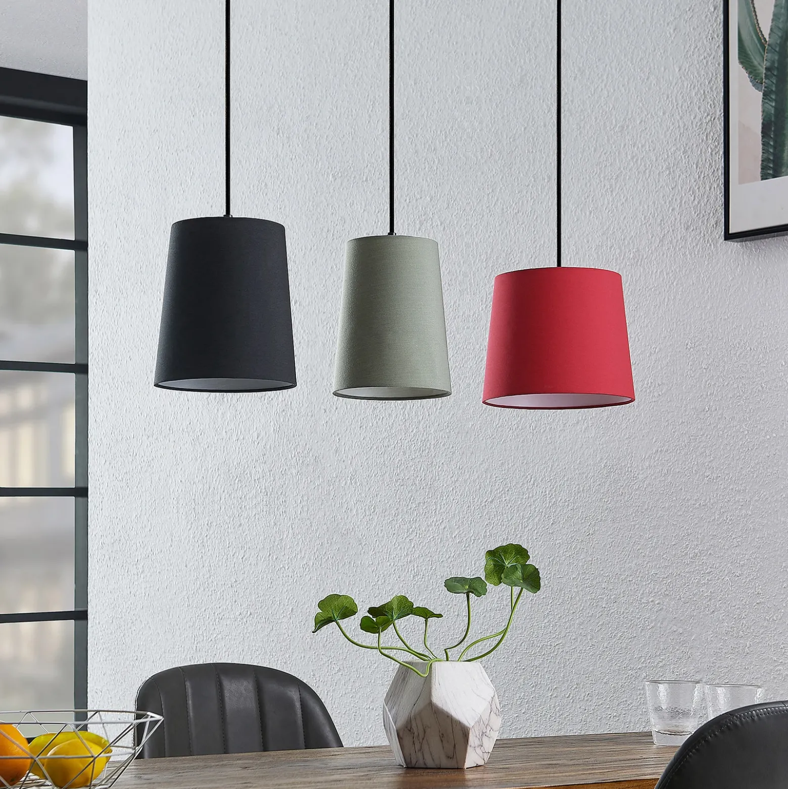 Lámpara colgante Amilia de Lindby, de tela, con 3 luces, roja/gris/negra