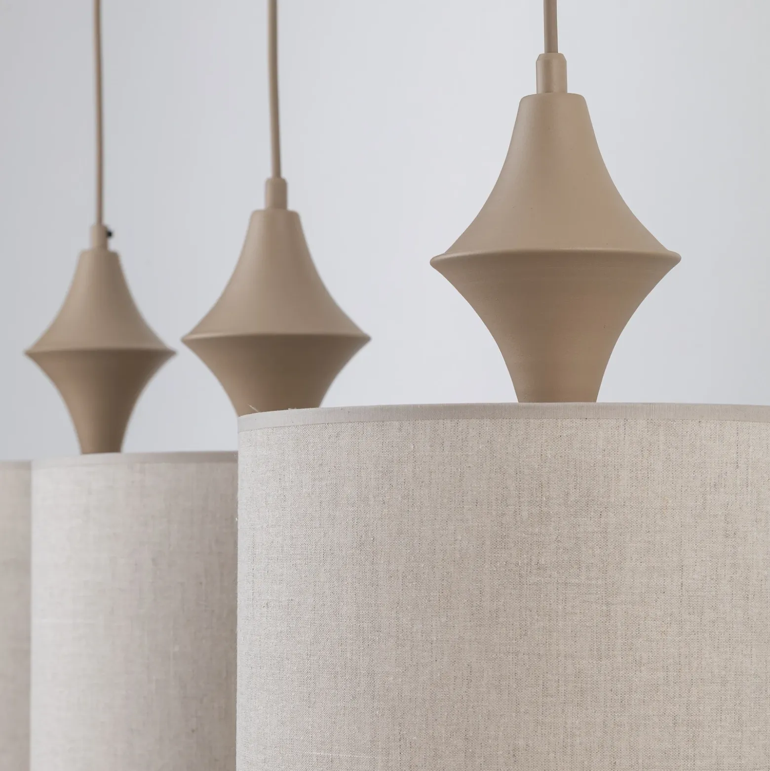 Lámpara colgante Amura, 3 luces, 105 cm de largo, beige/arena, E27