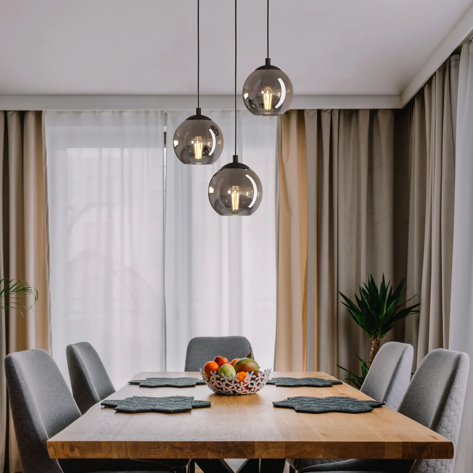 Lámpara colgante Ariscani, gris humo, Ø 43 cm, 3 luces, cristal, E27