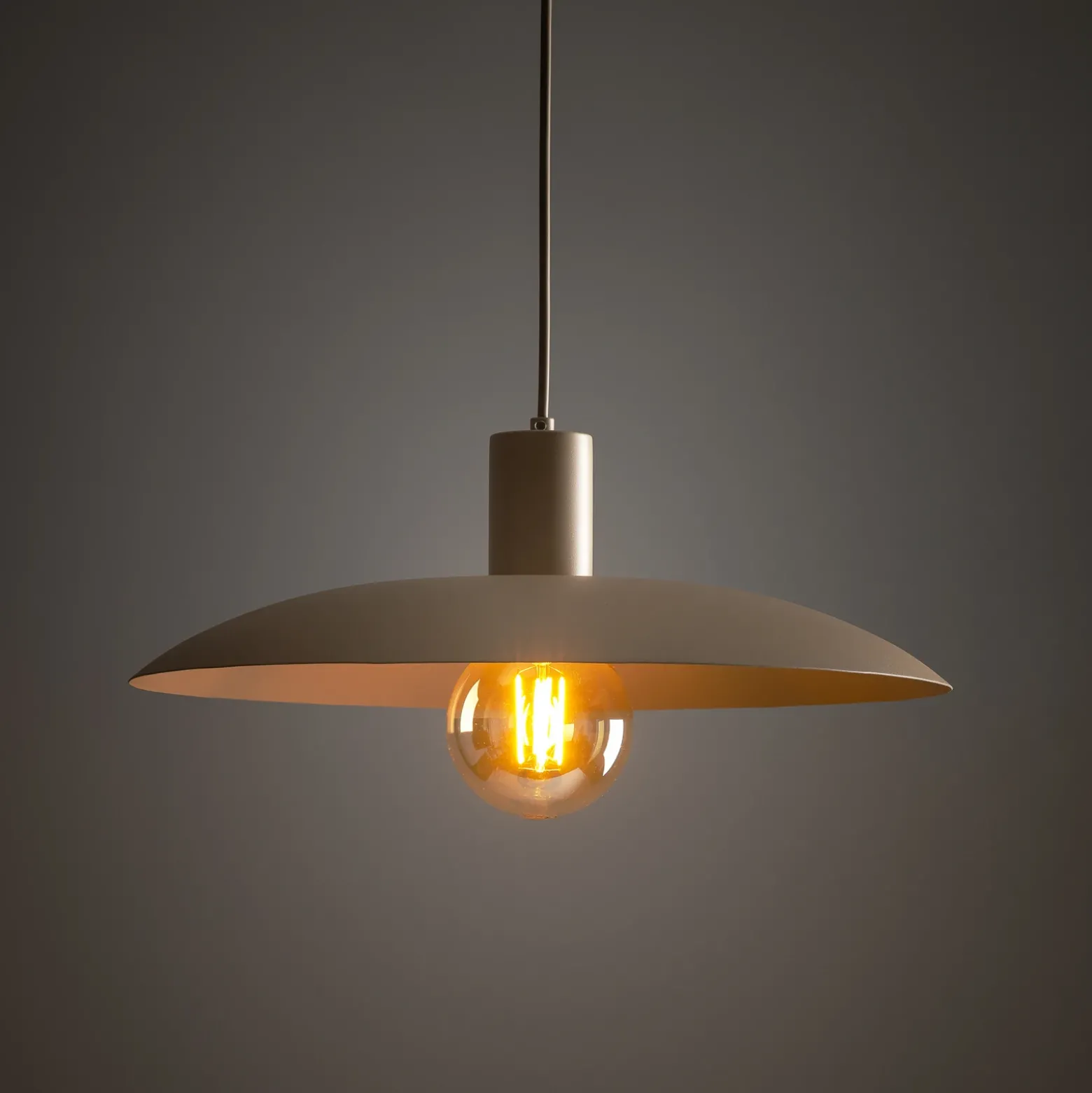 Lámpara colgante Astra, color arena, metal, Ø 41 cm, E27