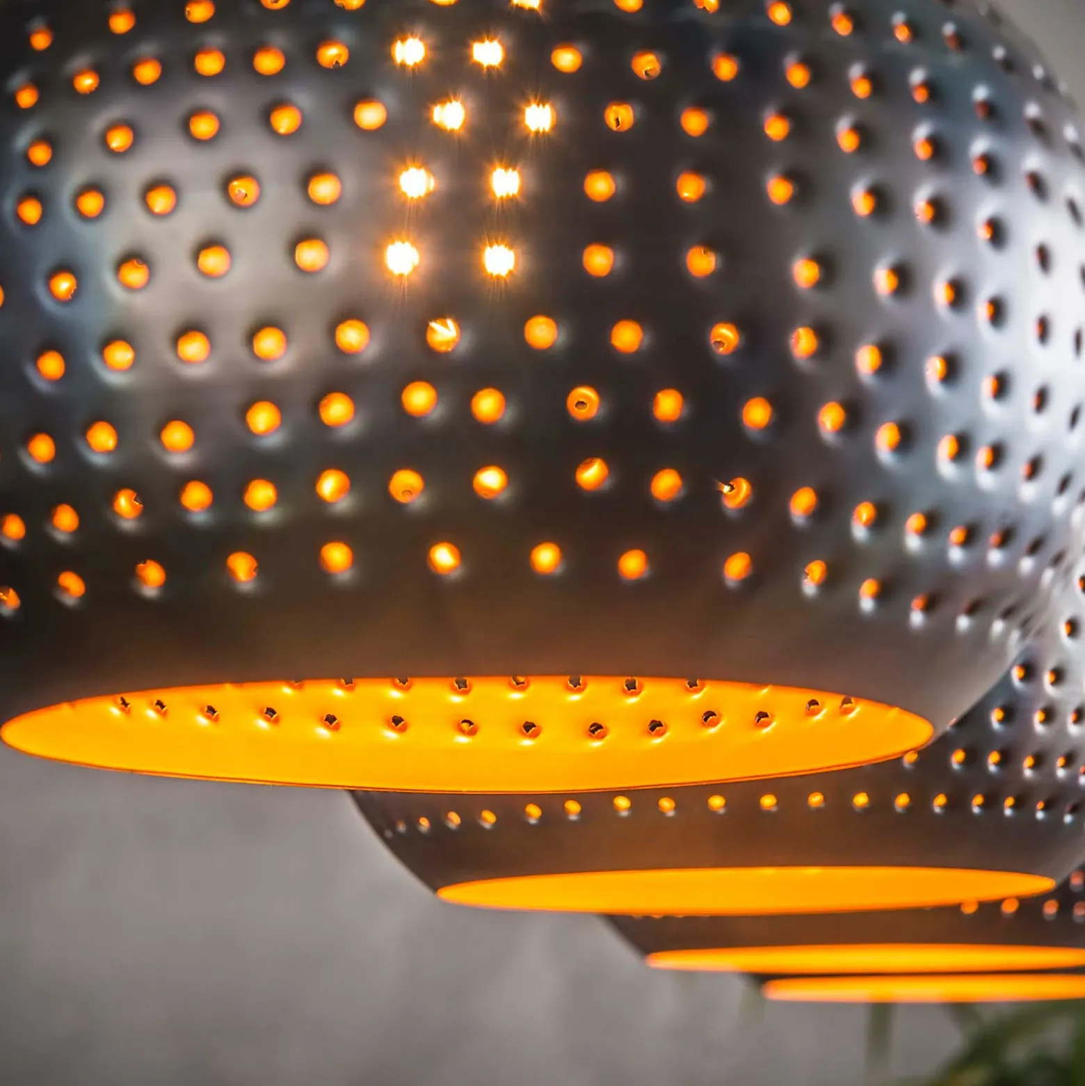 Lámpara colgante Bombur de 4 luces negro-marrón
