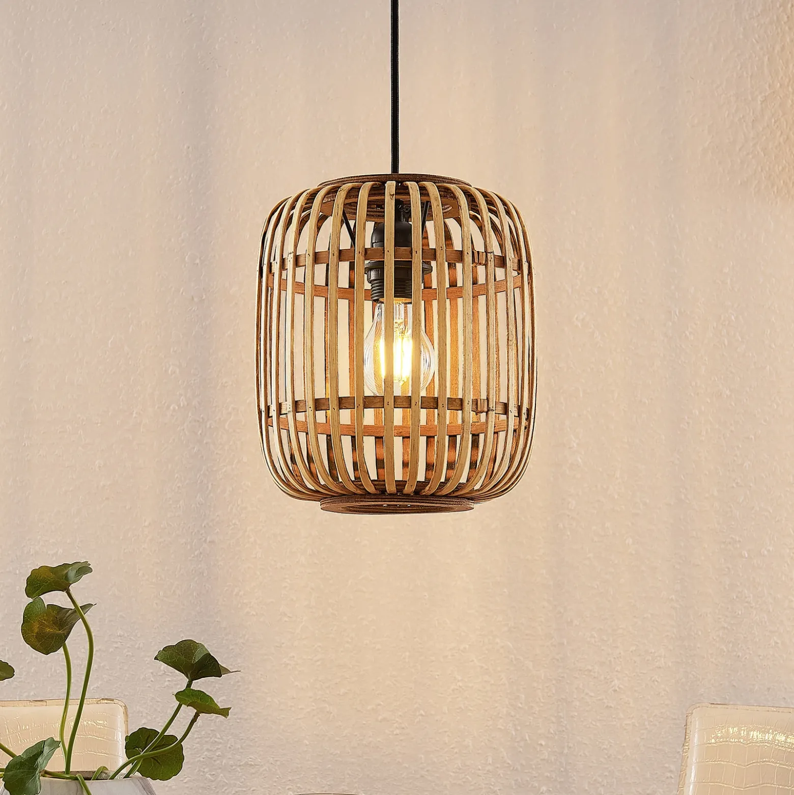 Lámpara colgante Canyana de Lindby, natural, ratán, Ø 22 cm