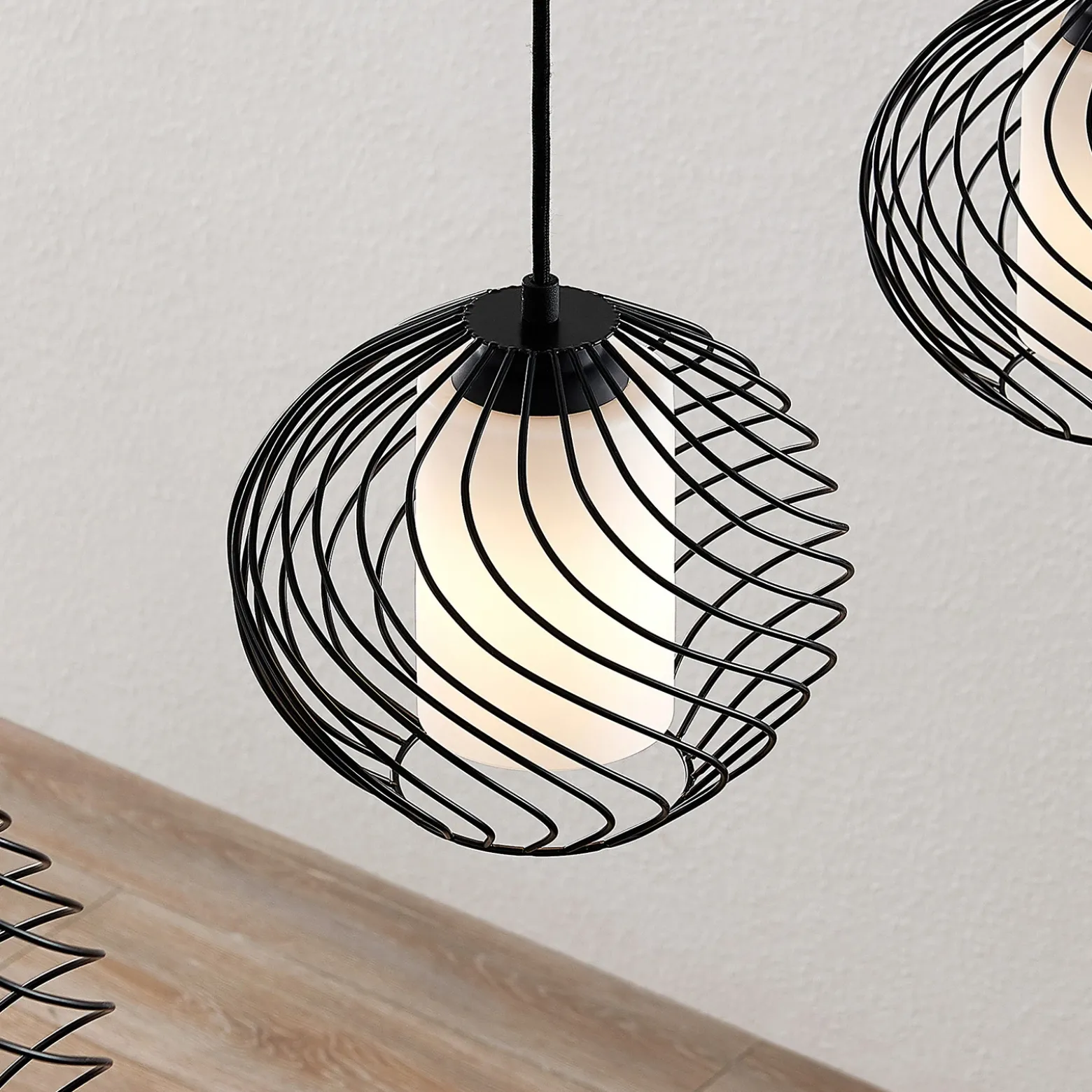 Lámpara colgante Cedrice de Lindby, 3 luces, negra, metal, E27