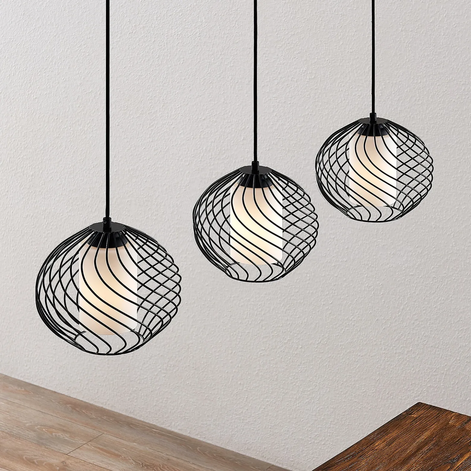 Lámpara colgante Cedrice de Lindby, 3 luces, negra, metal, E27