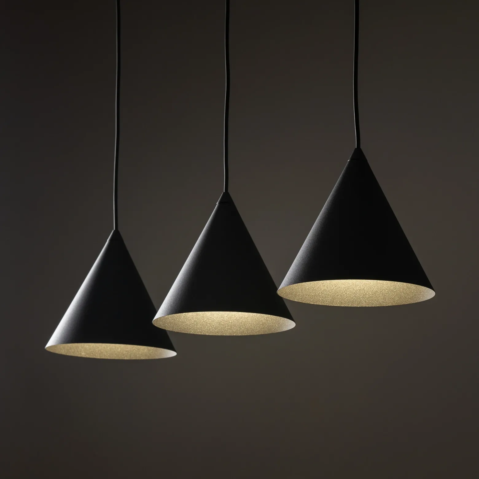 Lámpara colgante Cono, 3 luces, negro, E27