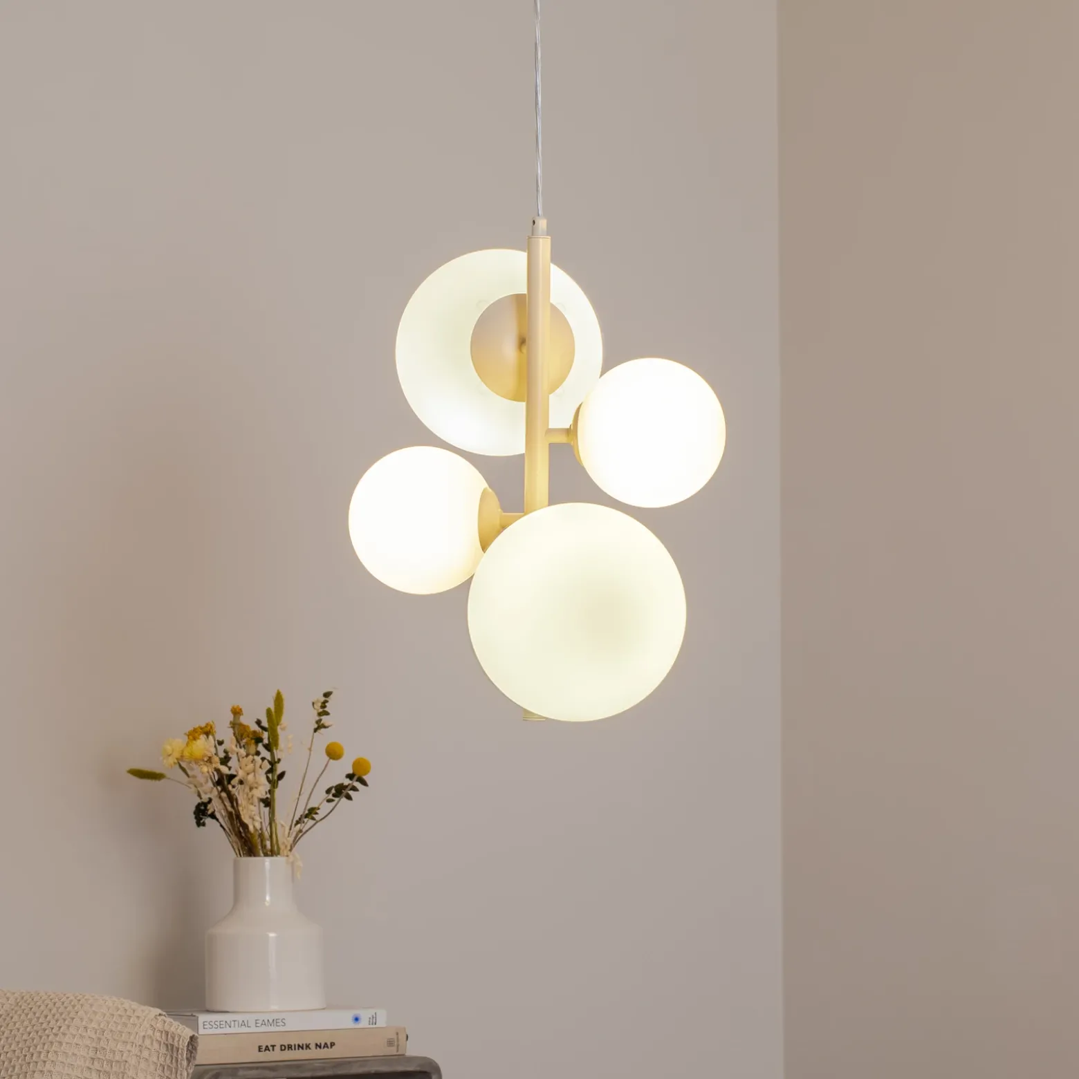 Lámpara colgante Dione, ópalo/crema, 4 luces