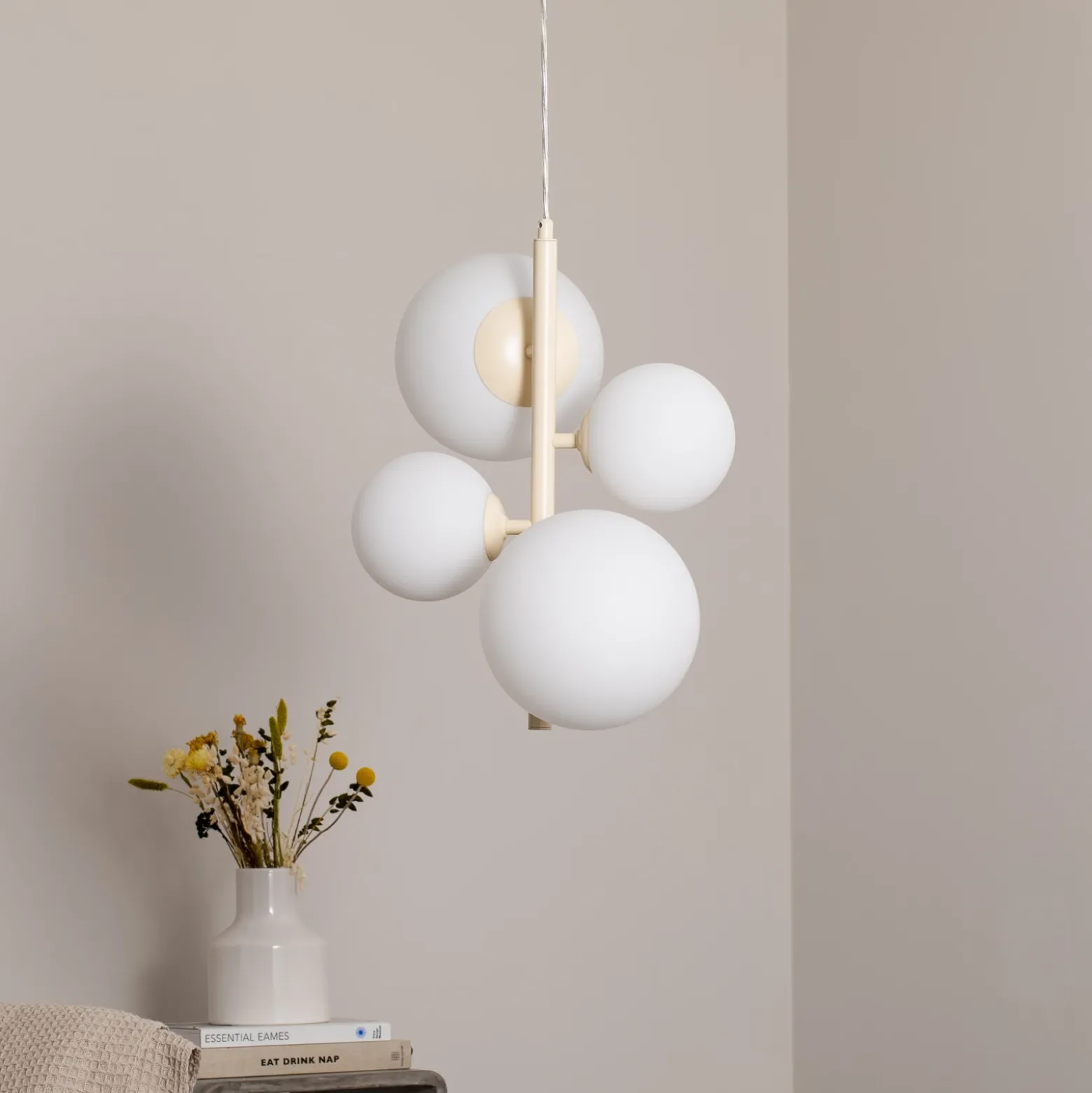 Lámpara colgante Dione, ópalo/crema, 4 luces