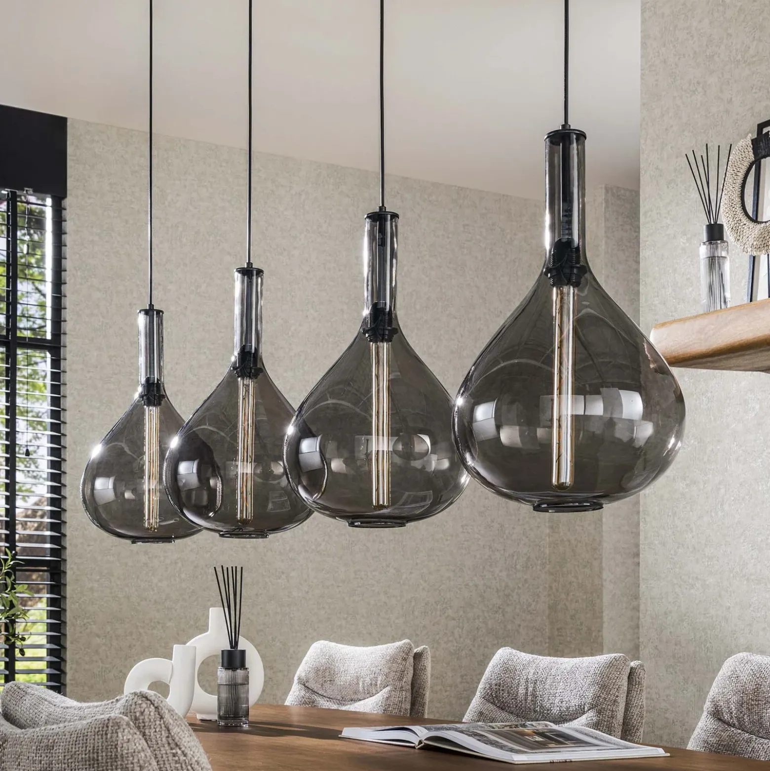 Lámpara colgante Droppone, 4 luces, gris humo, cristal, E27