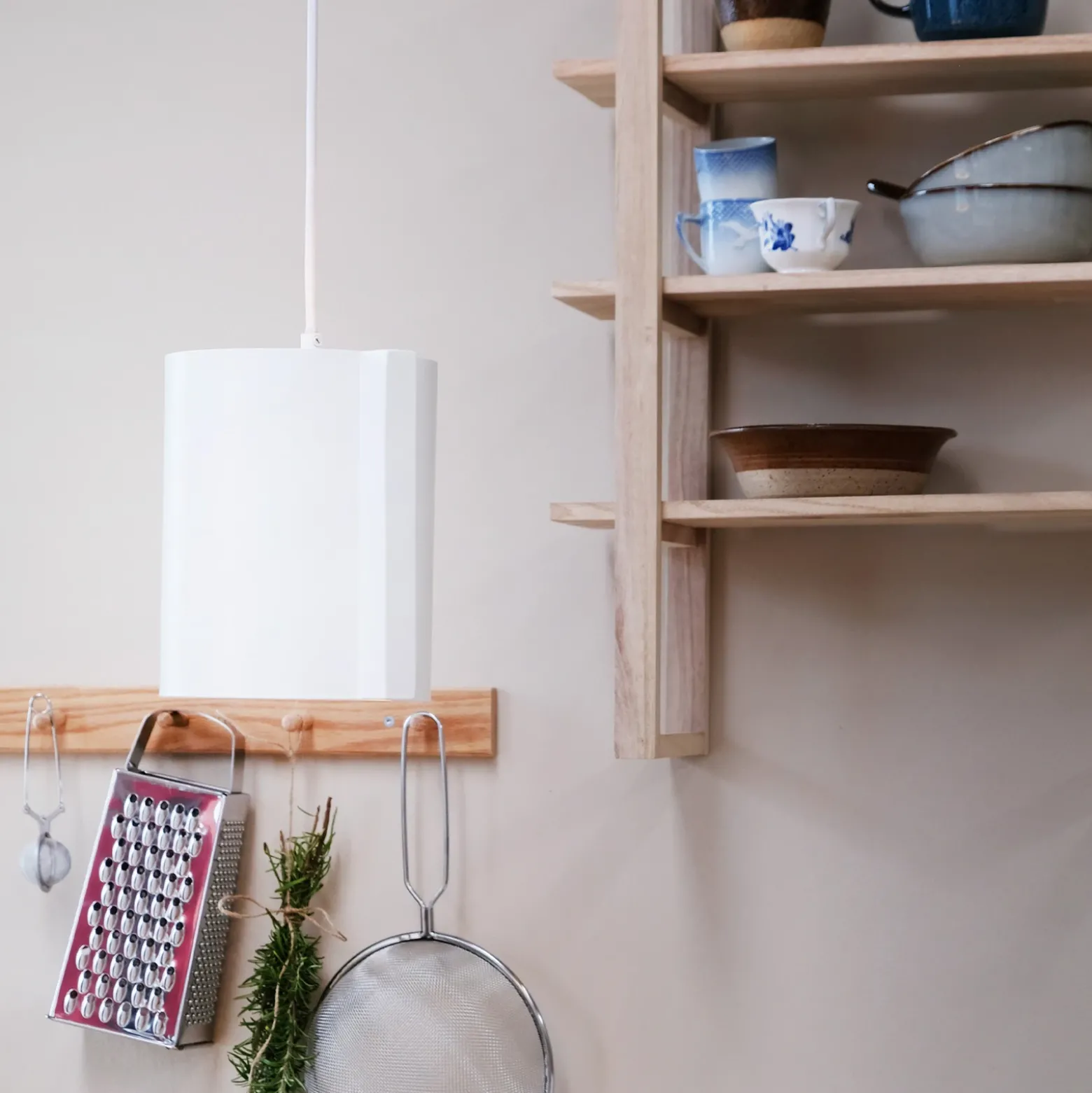 Lámpara colgante Dyberg Larsen Wum Ø 18,5 cm blanca