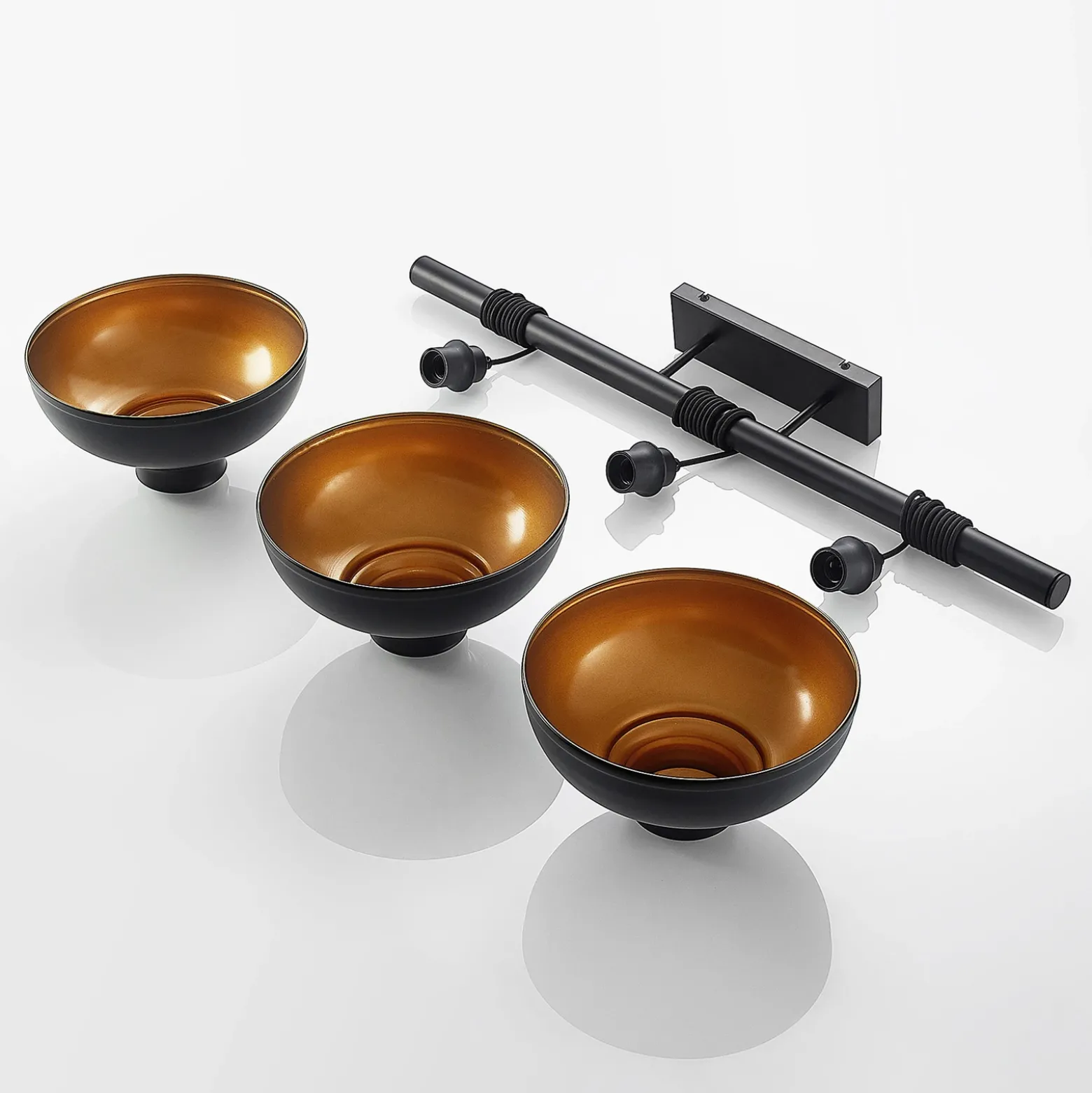 Lámpara colgante Emna de Lindby, 3 luces, negro/dorado, metal, 101 cm