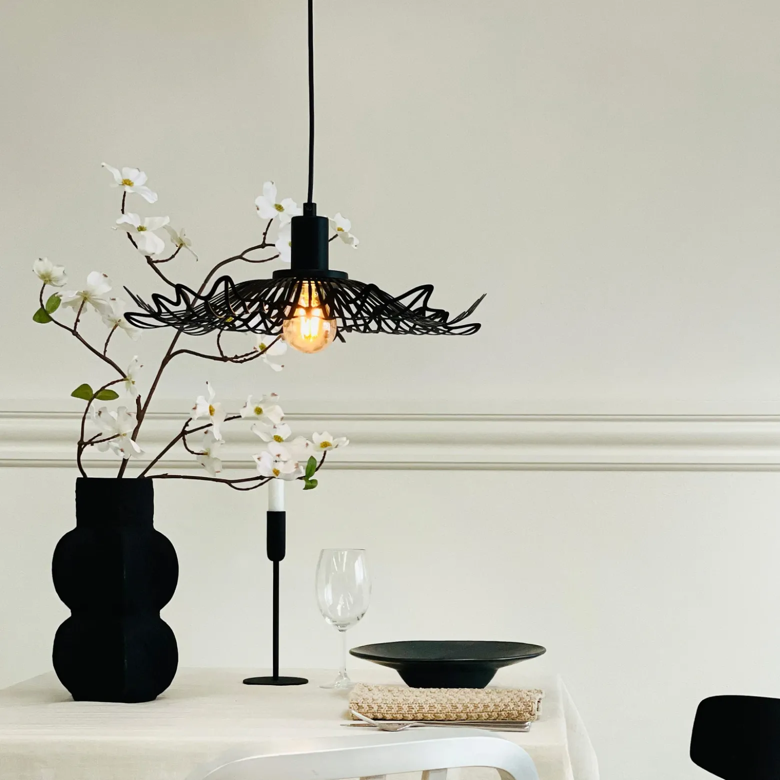 Lámpara colgante Flora de Dyberg Larsen, negro mate, Ø 40 cm, metal