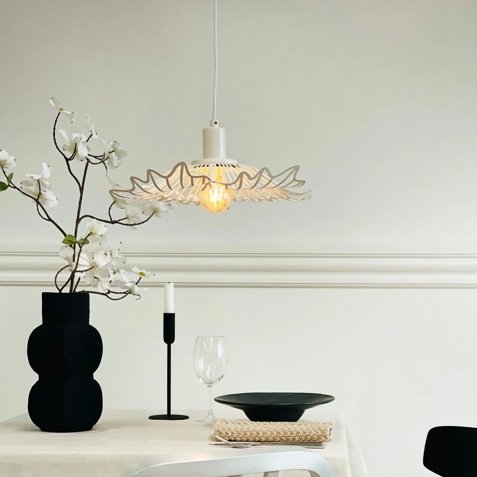 Lámpara colgante Flora de Dyberg Larsen, blanco perla, Ø 40 cm, metal