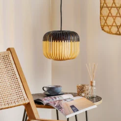 Lámpara colgante Forestier Bamboo XS, Ø 27 cm, negro