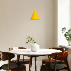 Lámpara colgante Form, amarillo mostaza, metal, Ø 24 cm, forma cónica,
