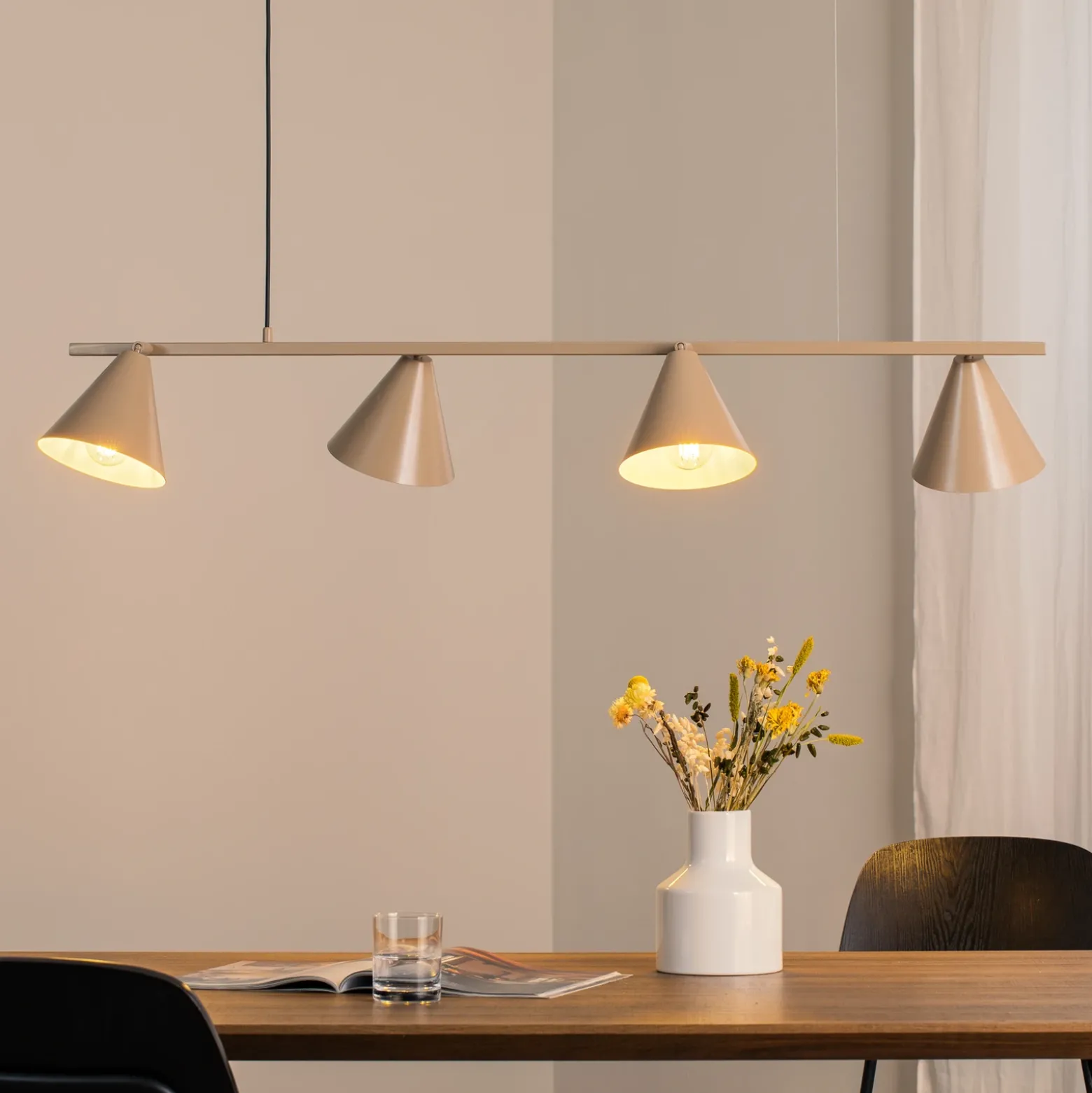 Lámpara colgante Form 4, beige, metal, 4 luces, forma cónica, casquillo E27