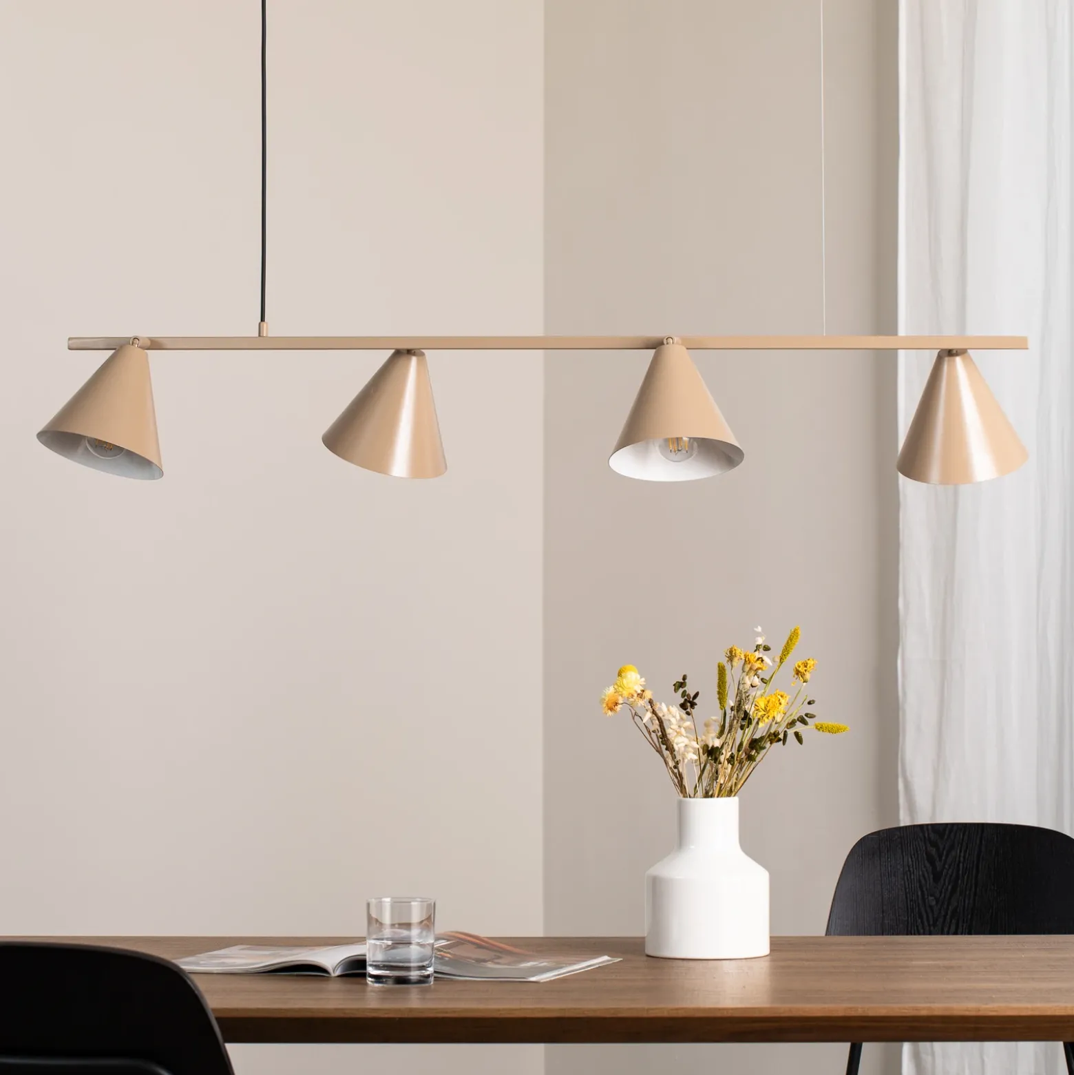 Lámpara colgante Form 4, beige, metal, 4 luces, forma cónica, casquillo E27
