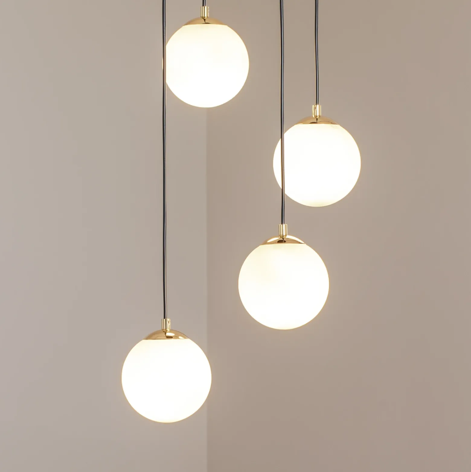 Lámpara colgante Glassy, 4 luces, redonda, negro/ópalo