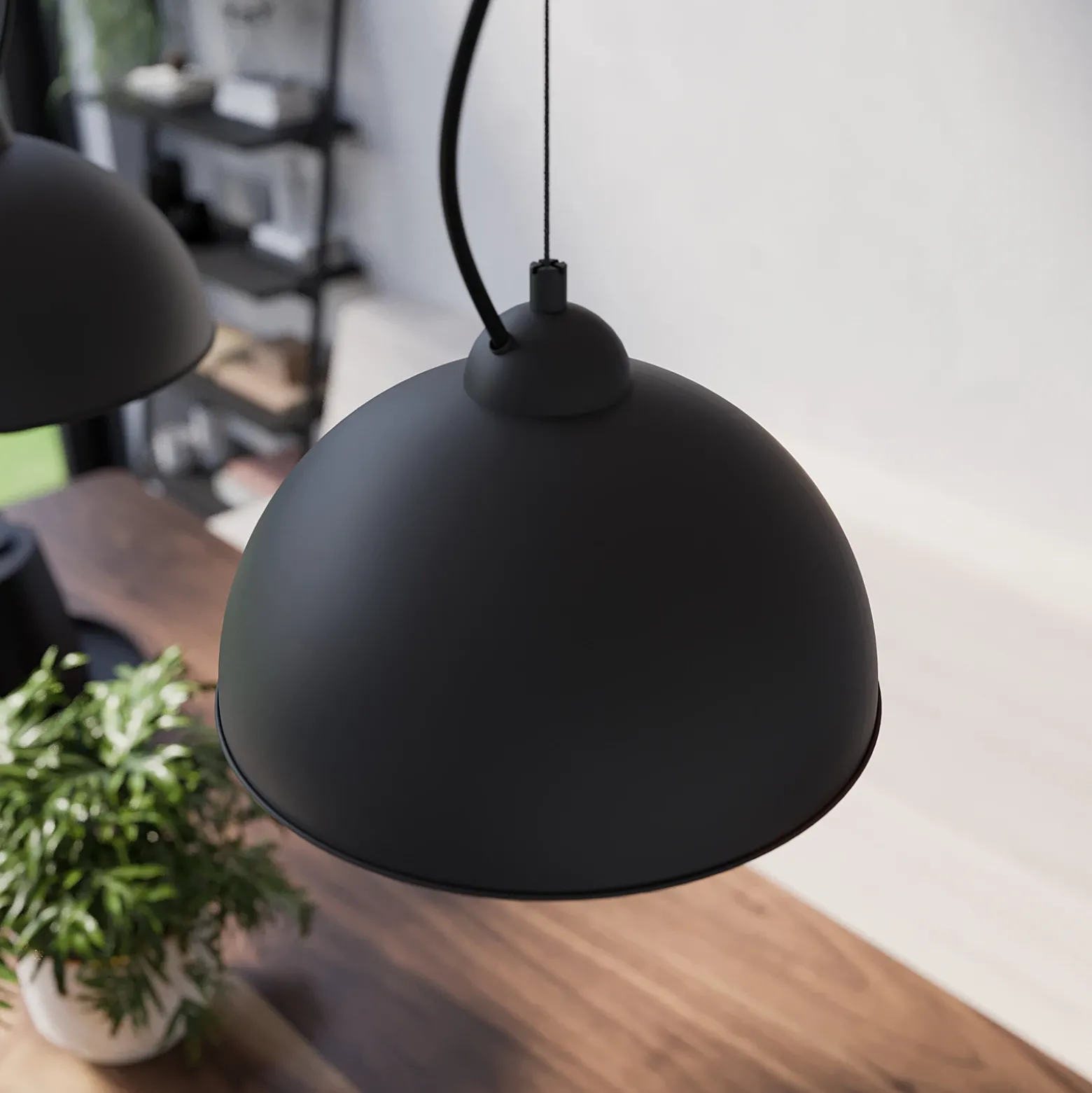 Lámpara colgante Gretja, tres luces, negro-oro