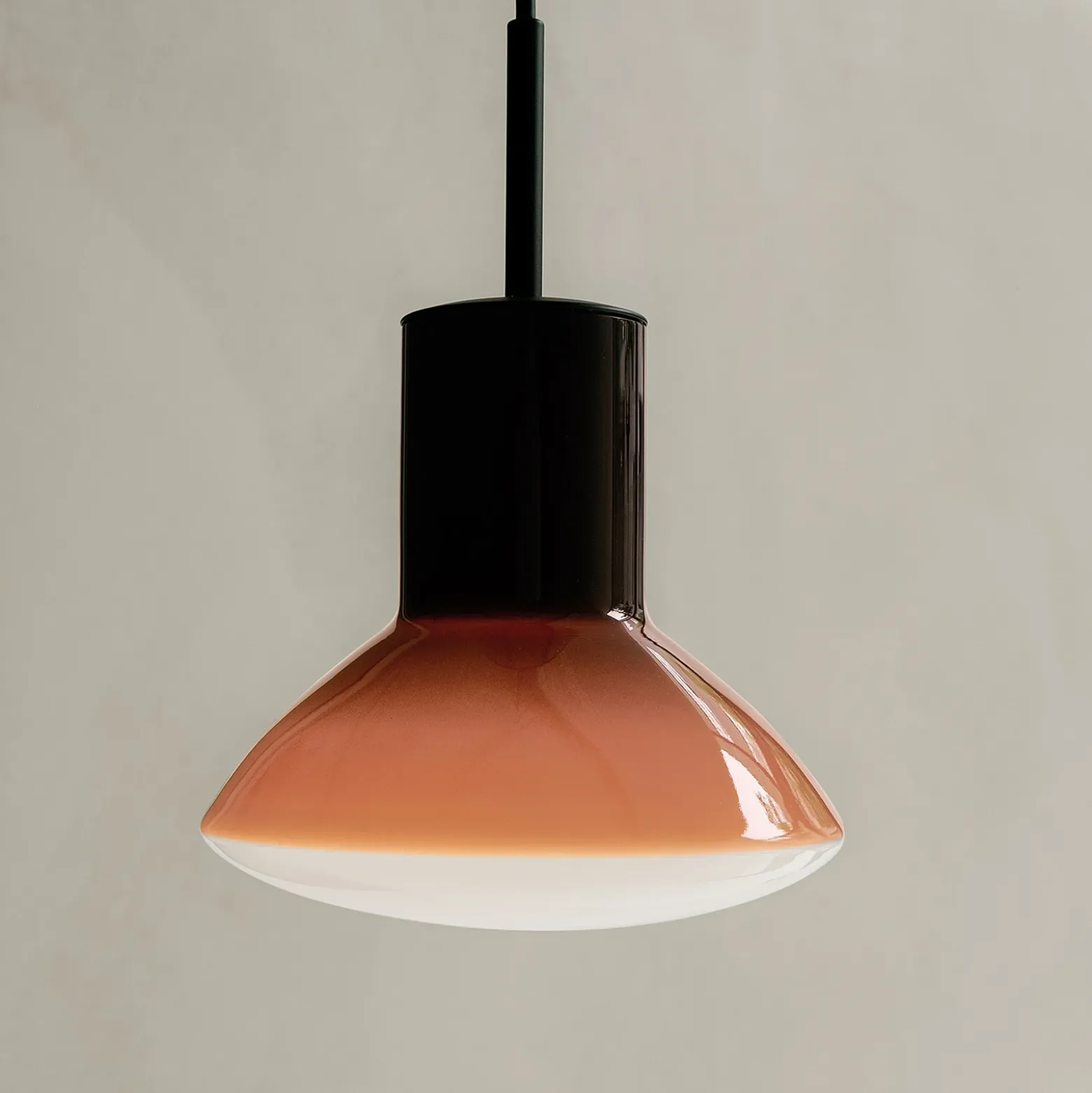 Lámpara colgante Grupa Onda, color melocotón, Ø 17 cm, cristal, GU10