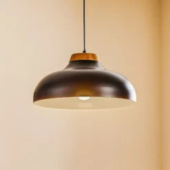 Lámpara colgante Gus con pantalla metálica, negro
