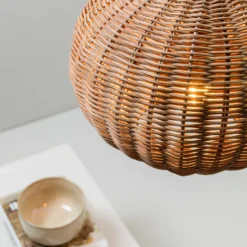 Lámpara colgante Haka con pantalla de ratán, Ø 25 cm