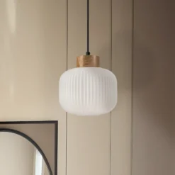 Lámpara colgante Harmony, Ø 20 cm, vidrio opalino, madera de roble, E27