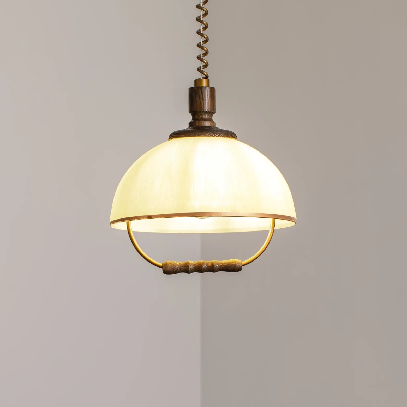 Lámpara colgante Ilsa, blanco/dorado, Ø 30 cm, regulable en altura