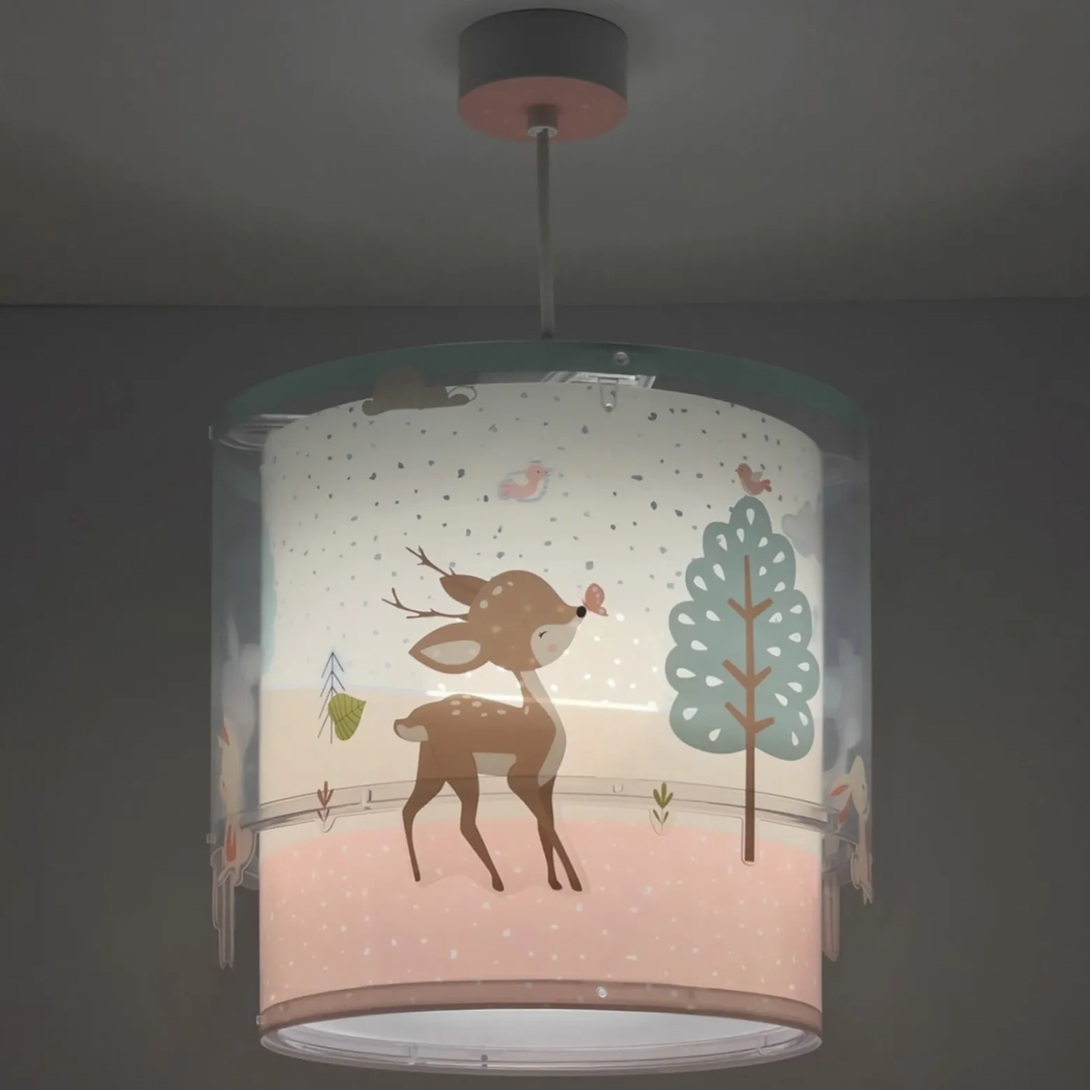 Lámpara colgante infantil Dalber LOVING DEER, con motivo de ciervo