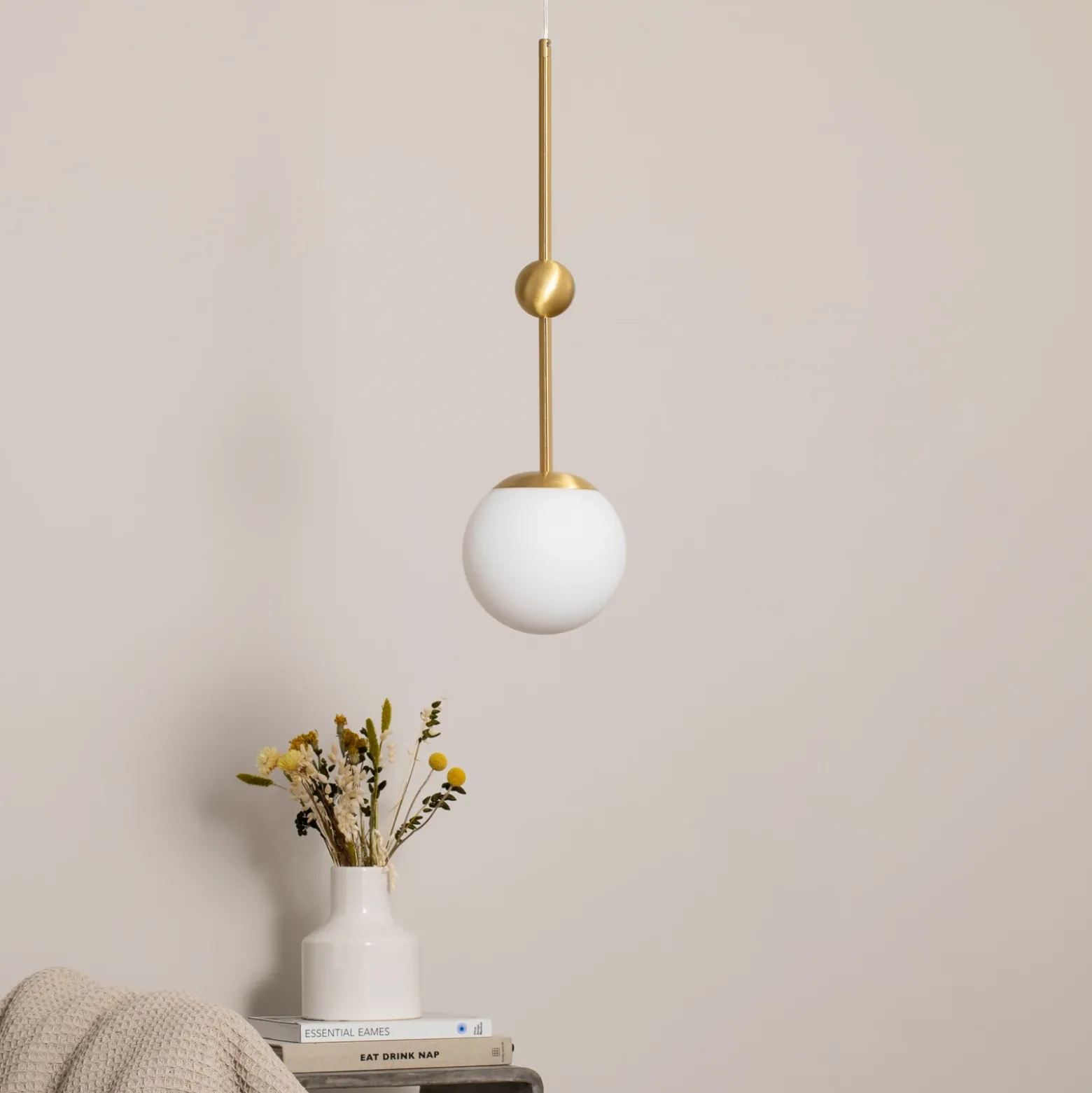 Lámpara colgante Joel, latón/blanco, de 1 luz