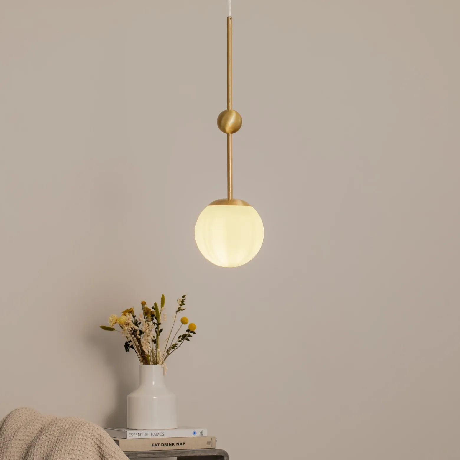 Lámpara colgante Joel, latón/blanco, de 1 luz