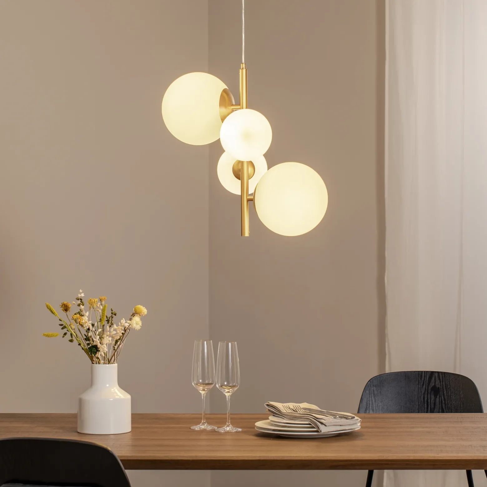 Lámpara colgante Joel, latón/blanco, de 4 luces