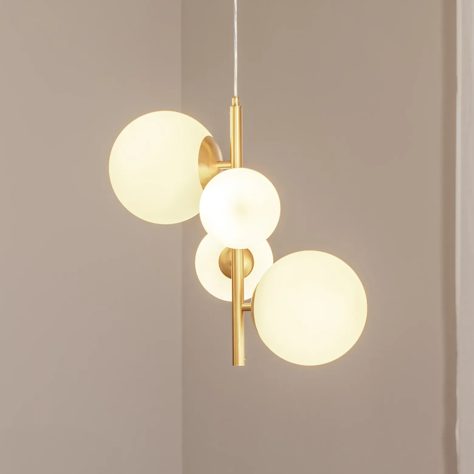 Lámpara colgante Joel, latón/blanco, de 4 luces