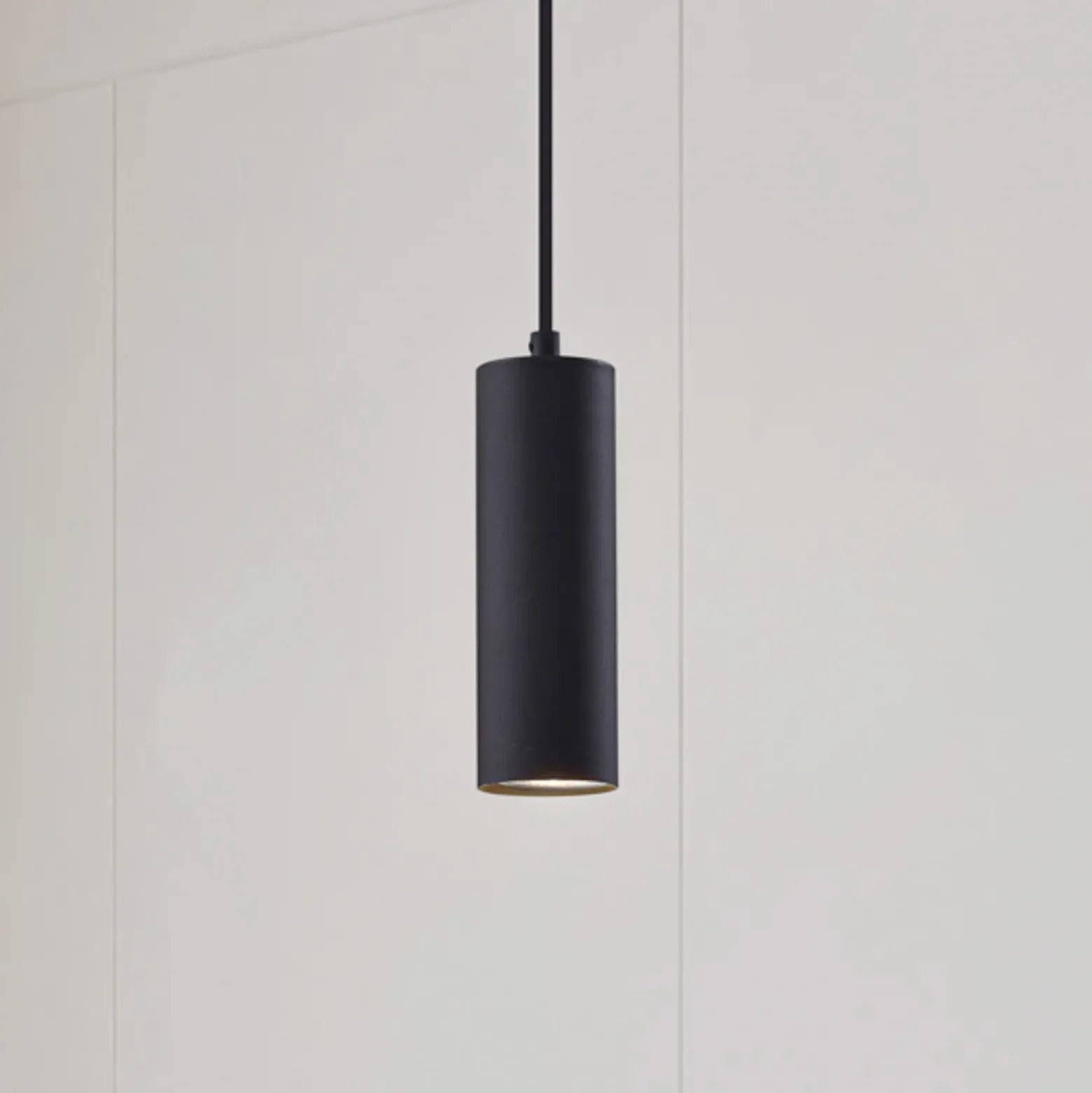 Lámpara colgante Joffrey de Lindby, Ø 6 cm, negra, metal, GU10