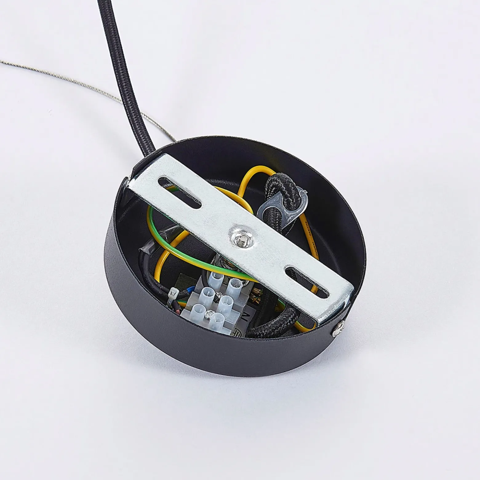 Lámpara colgante Jusra de metal negro, 1 luz.