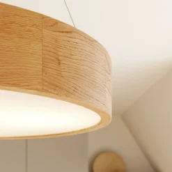 Lámpara colgante Kerio, Ø 47 cm, madera de roble
