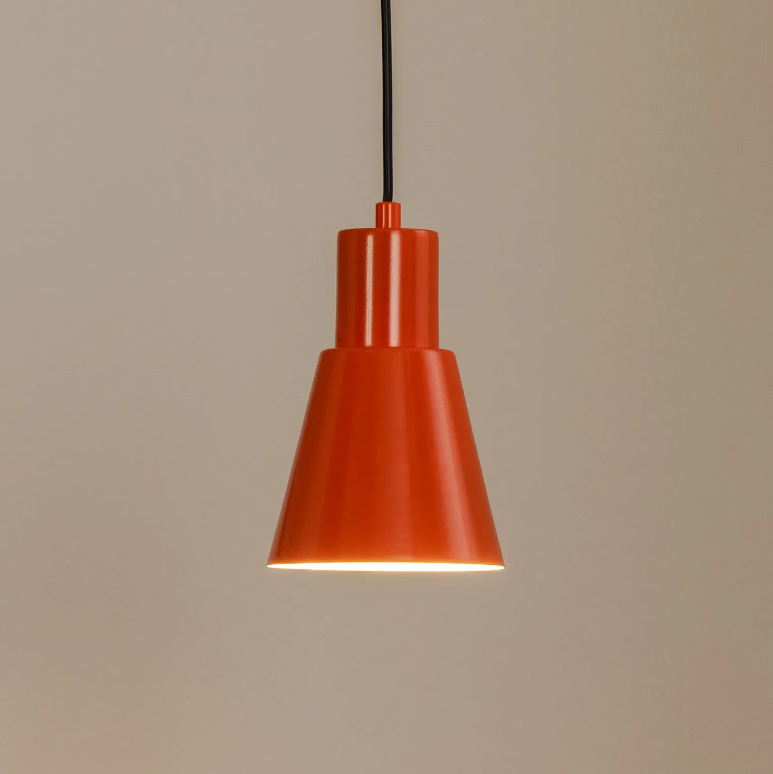 Lámpara colgante Konikkem, naranja, metal, Ø 14 cm, E27