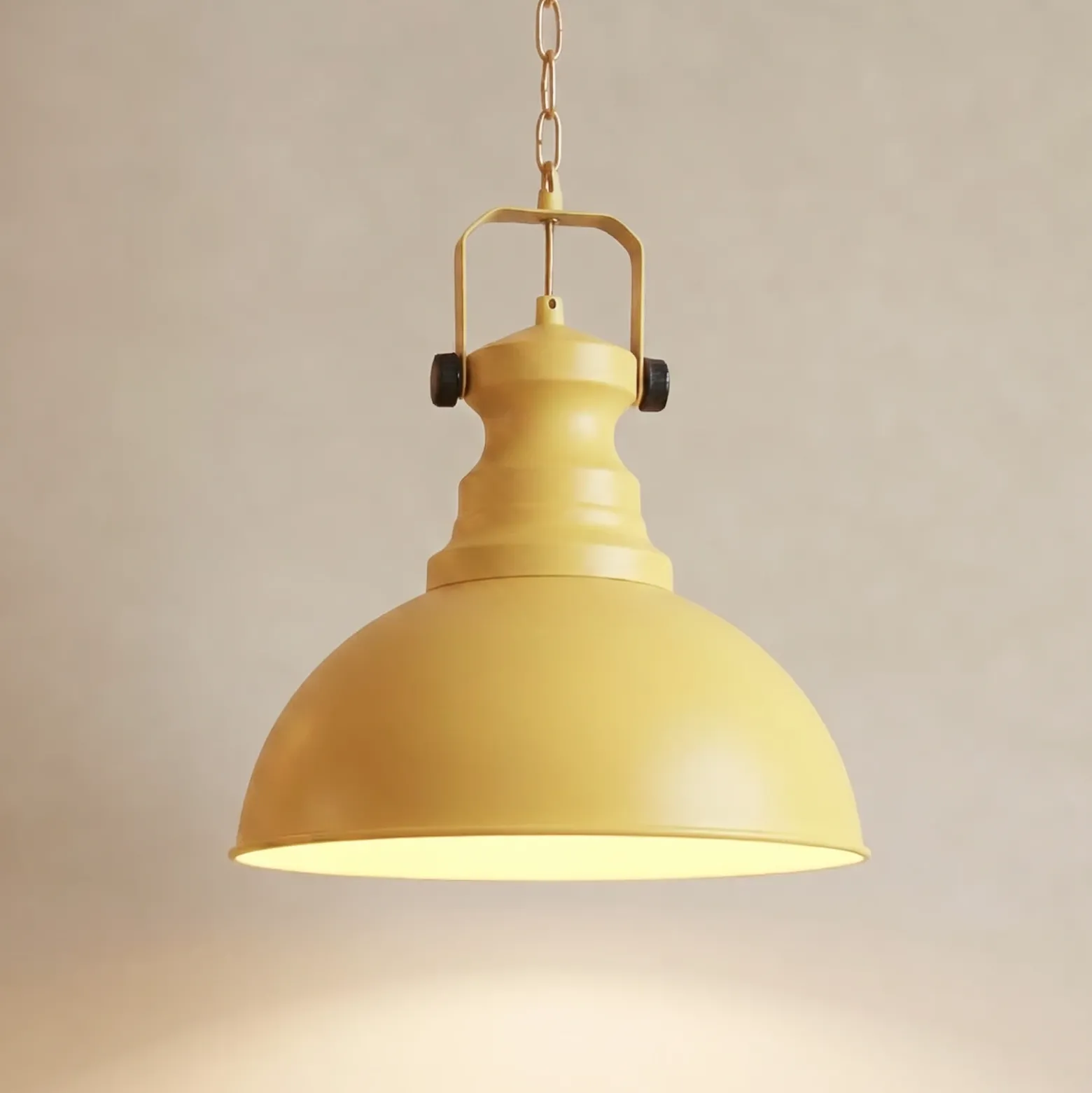 Lámpara colgante Kure, amarilla, Ø 31 cm, metal, E27