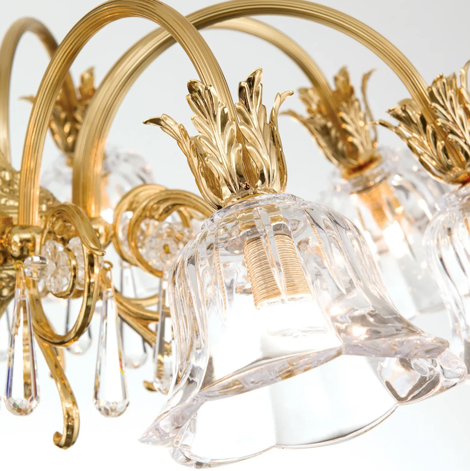 Lámpara colgante La Boheme, dorada, 8 luces, cristal
